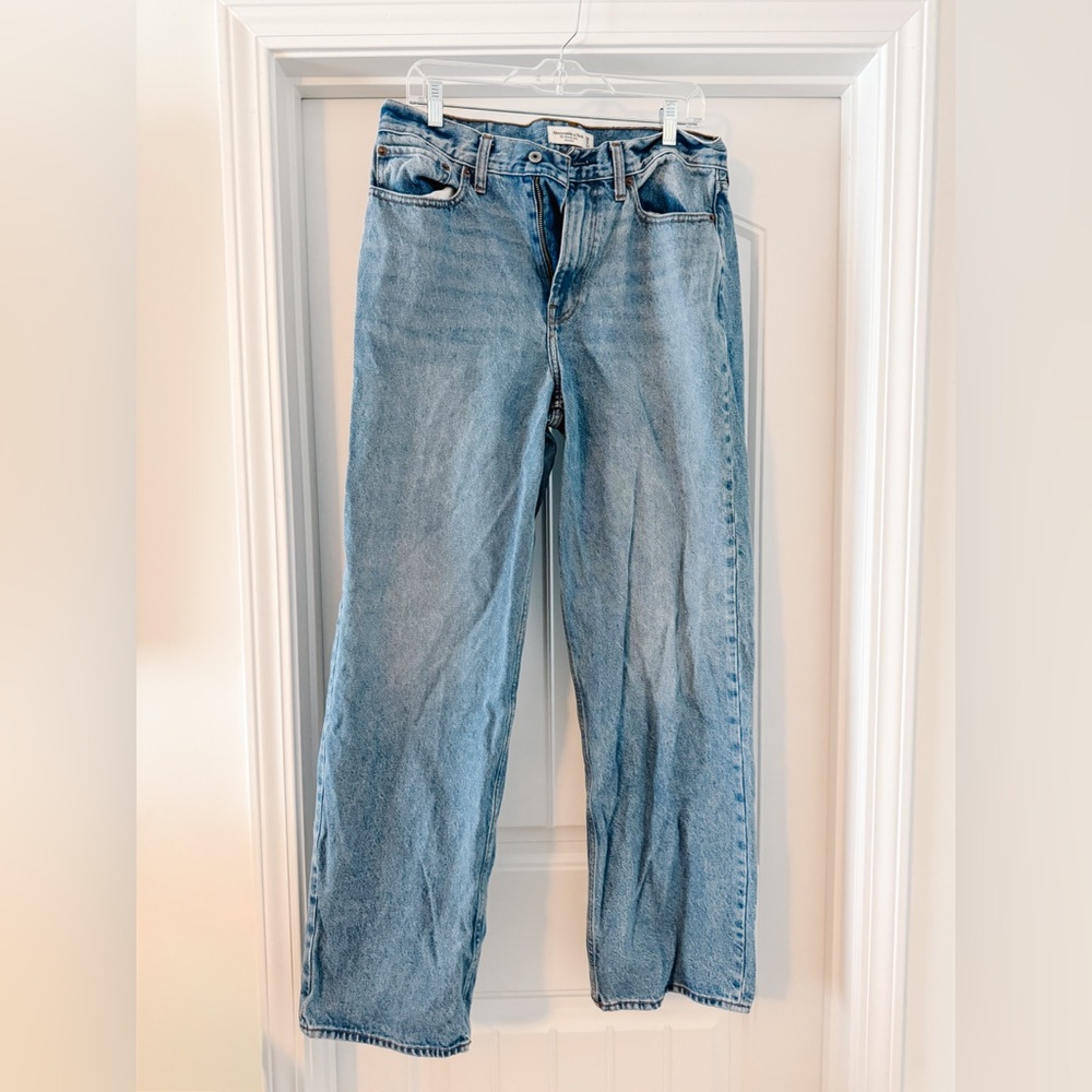 A&F Curve Love Mid Rise Slouchy Jean